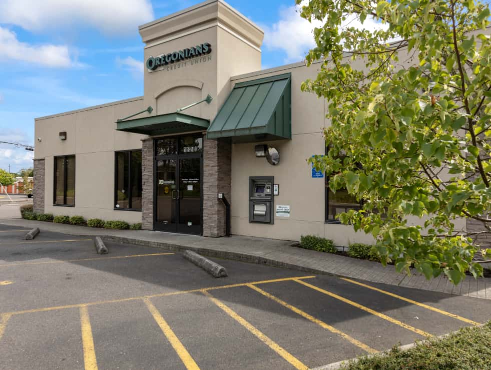 Image of the entrance of the Oregonians CU Beaverton Branch