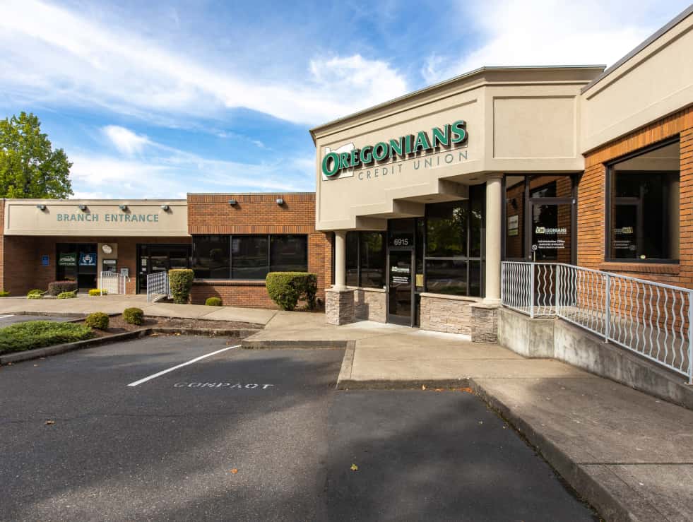 Image of the entrance of the Oregonians CU Milwaukie Branch