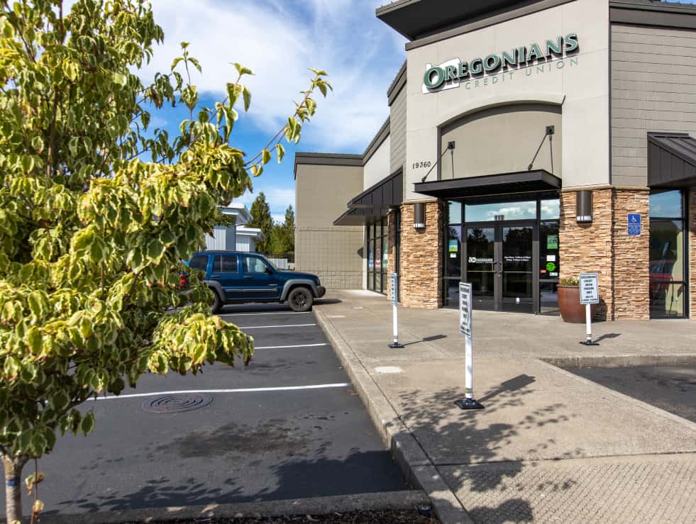 Image of the entrance of the Oregonians CU Oregon City Branch