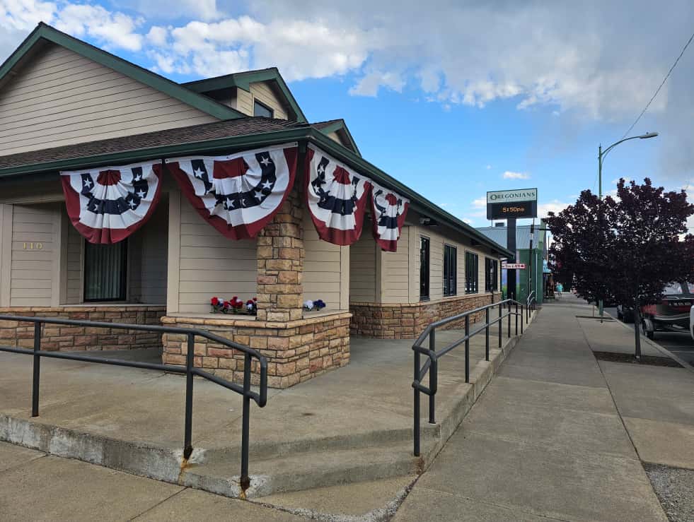 Image of the entrance of the Oregonians CU Prineville Branch